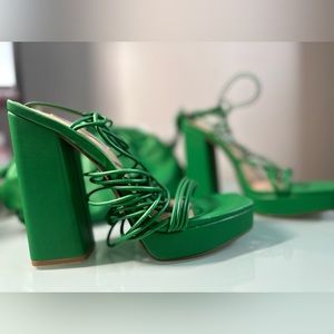Chic platform sandal - wrap strap - Emerald Green - Size 7.5 - Super Glam